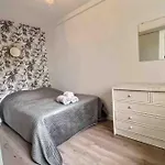 Mozart 10 Min Walk From Palais Des Festivals. Parking